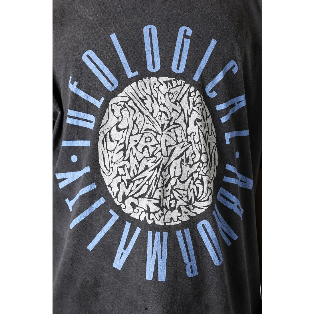 SAINT Mxxxxxx IDEOLOGICAL SS TEE/BLK Peace and anti-war crack pattern tee, washed black S-XL, look for the cylindrical fabric without side seams, the open width is almost meaningless Asut ready-made garments dyed, the whole piece is sprayed with horse-hair spray, and then sprayed again to fade, the collar and cuffs are frayed, many places are broken, oversized printing position, genuine level restoration, complete accessories, with little angel anti-counterfeiting label